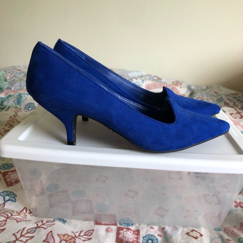 Vera Wang kitten heels